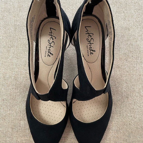 ⭐️Brand New⭐️ Never worn black suede shoe size 8.5 with 2.5” patent leather heel - Picture 10 of 10